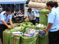 bat nhom doi tuong van chuyen 2500 bao thuoc la lau