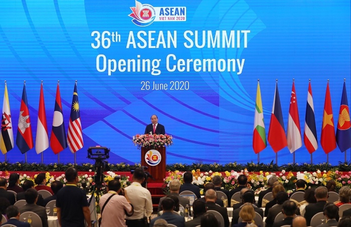 Prime Minister Nguyen Xuan Phuc speaks at the opening ceremony of the 36th ASEAN Summit