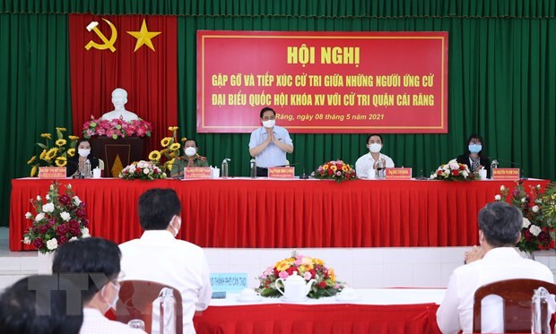 PM promises with voters to work hard for stronger national development hinh anh 2