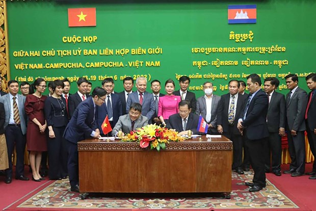 Vietnam, Cambodia look into land border demarcation hinh anh 1