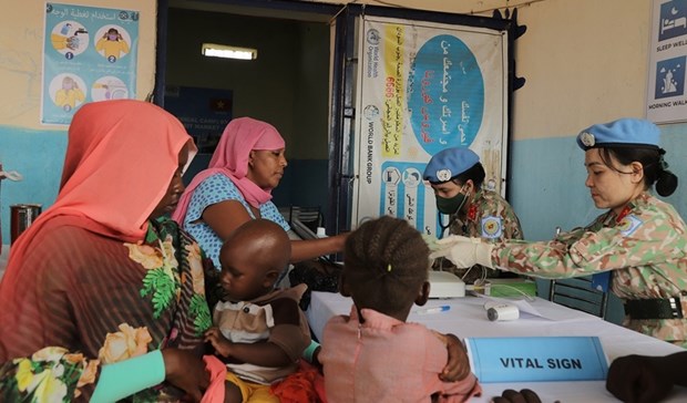 Vietnam’s peacekeeping engineering unit launches first humanitarian work in Abyei hinh anh 1