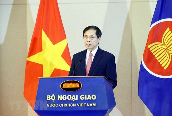 Flag salute ceremony celebrates ASEAN’s 54th founding anniversary in Hanoi hinh anh 1