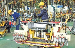 Auto industry steers strategy towards wider supply chains