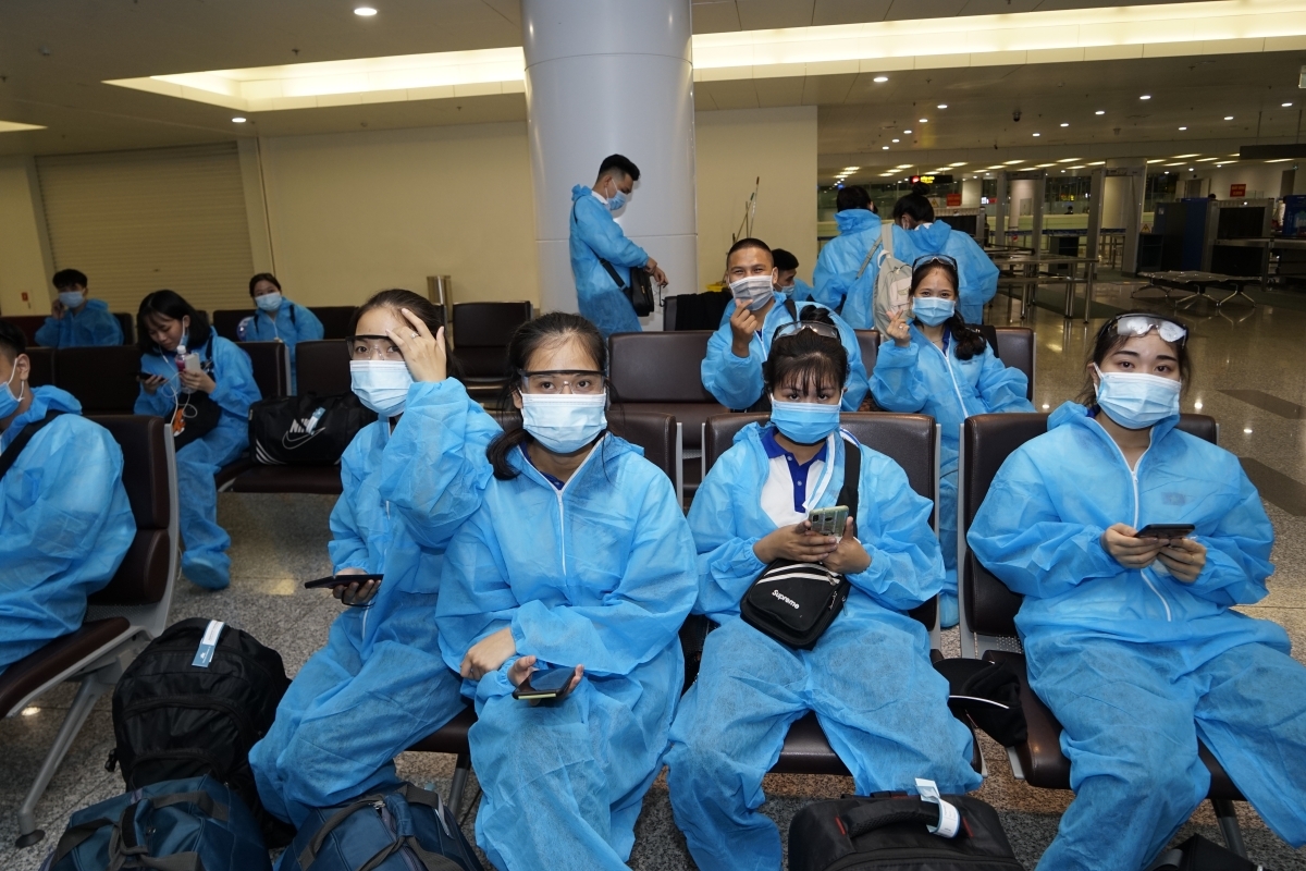 Throughout the flight, passengers are required to wear protective suits whilst maintaining a safe distance from each other.