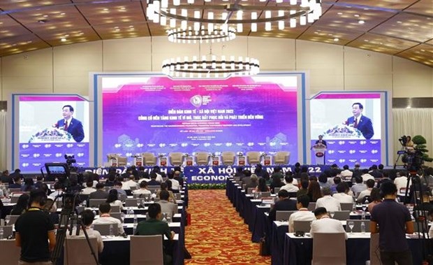 Top legislator stresses importance of macro-economic stability at socio-economic forum hinh anh 1