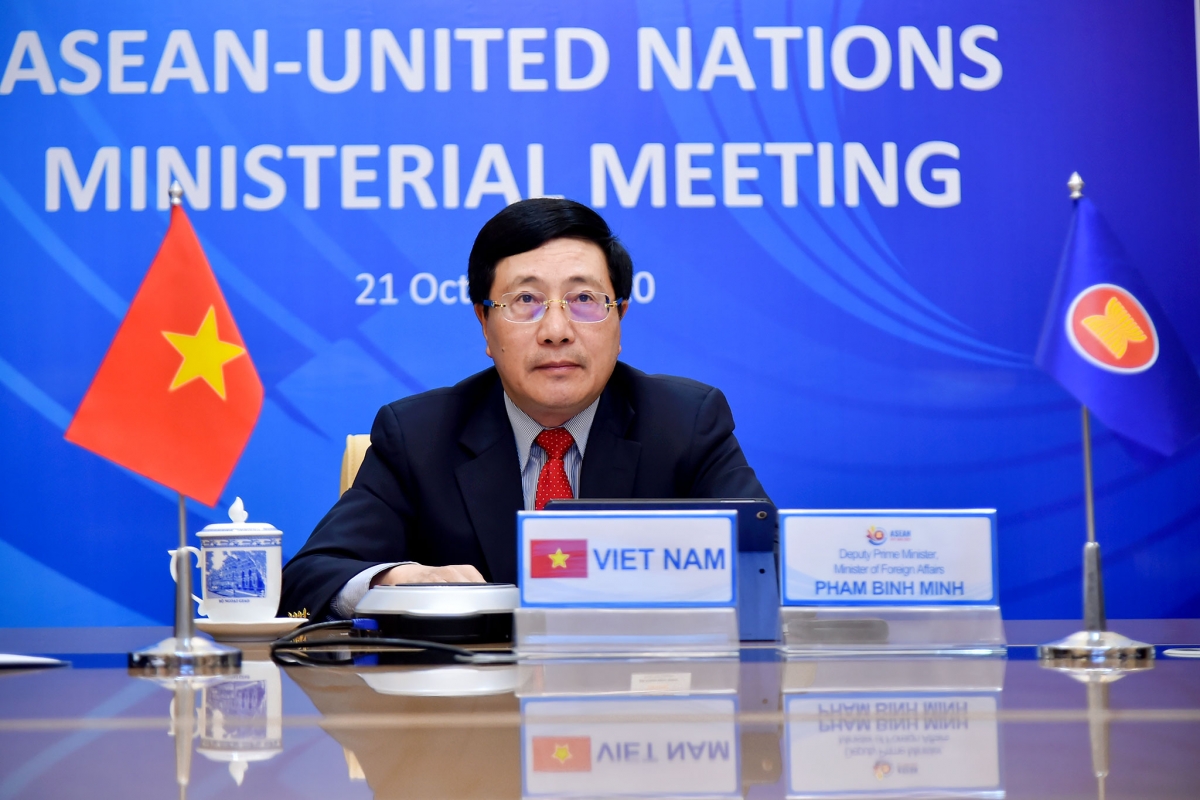 Vietnamese Deputy Prime Minister and Foreign Minister Pham Binh Minh chairs the ASEAN-UN meeting on October 21. (Photo: VGP).