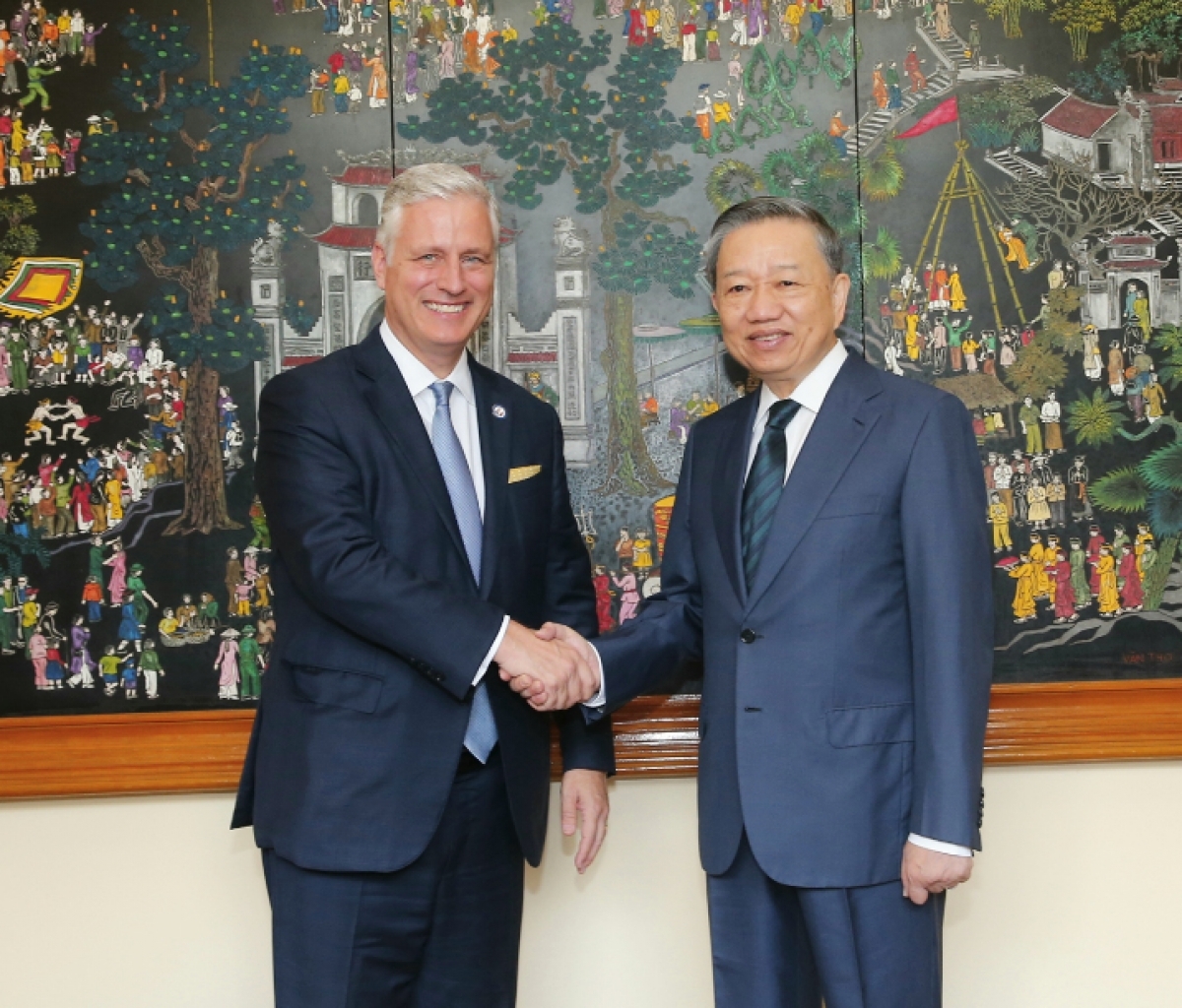 Minister of Public Security of Vietnam To Lam (R) shakes hands with visiting US National Security Advisor Robert C. O’Brien in Hanoi on November 21 before holding talks.