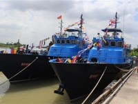 launching customs hq 120 boat